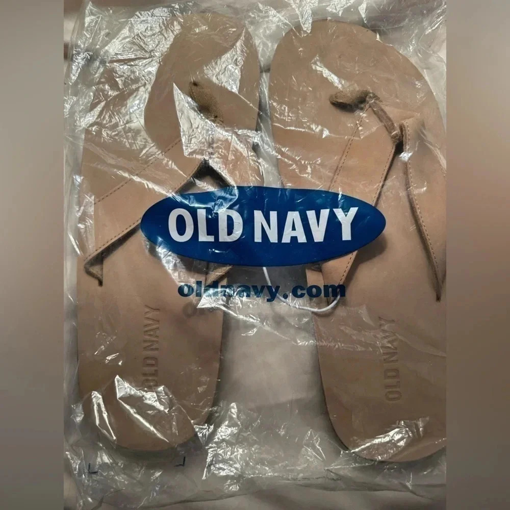 Old Navy tan flip flops NWT